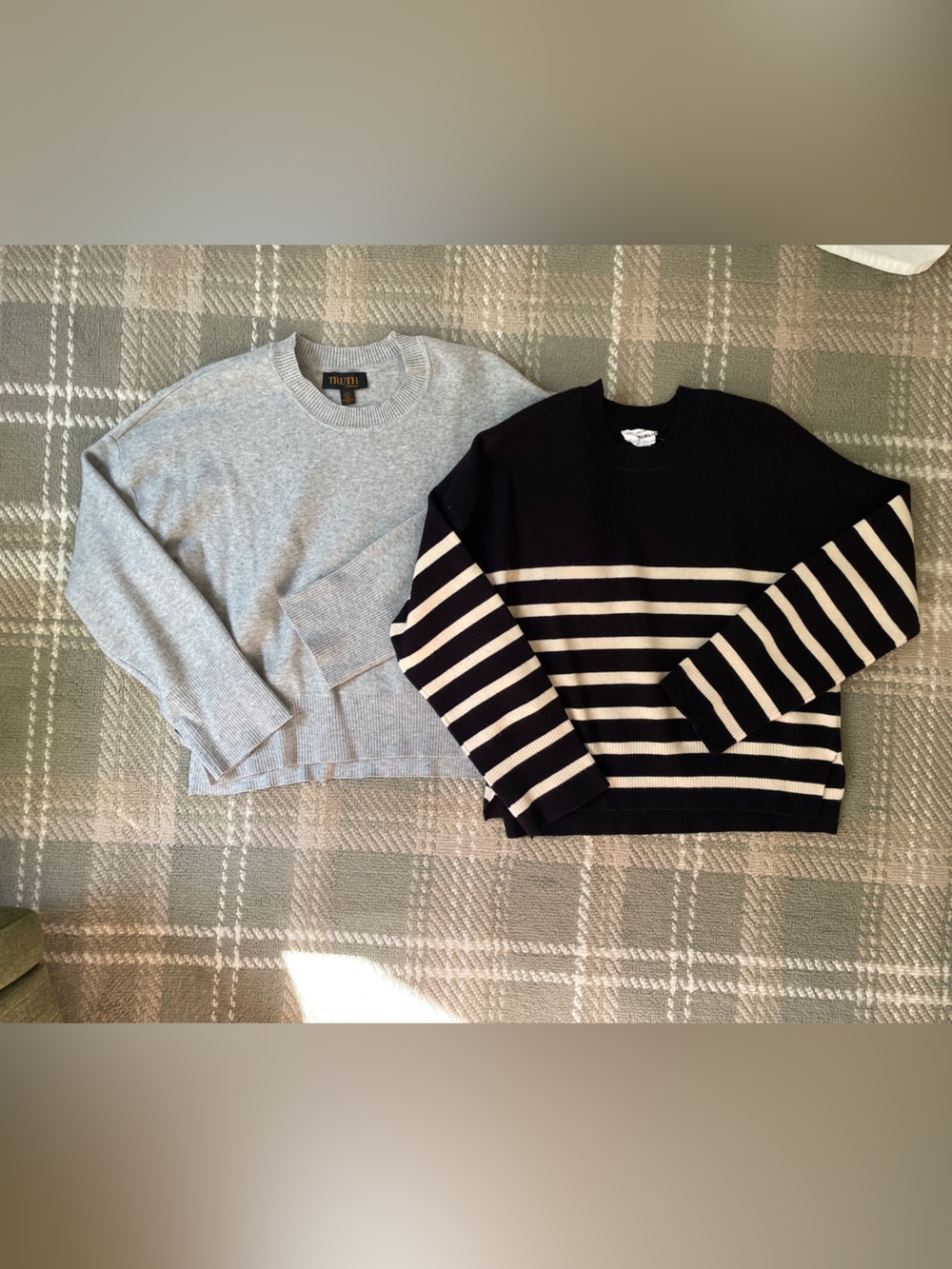 Bundle of 2 Truth - For the Republic crewneck sweaters M-L